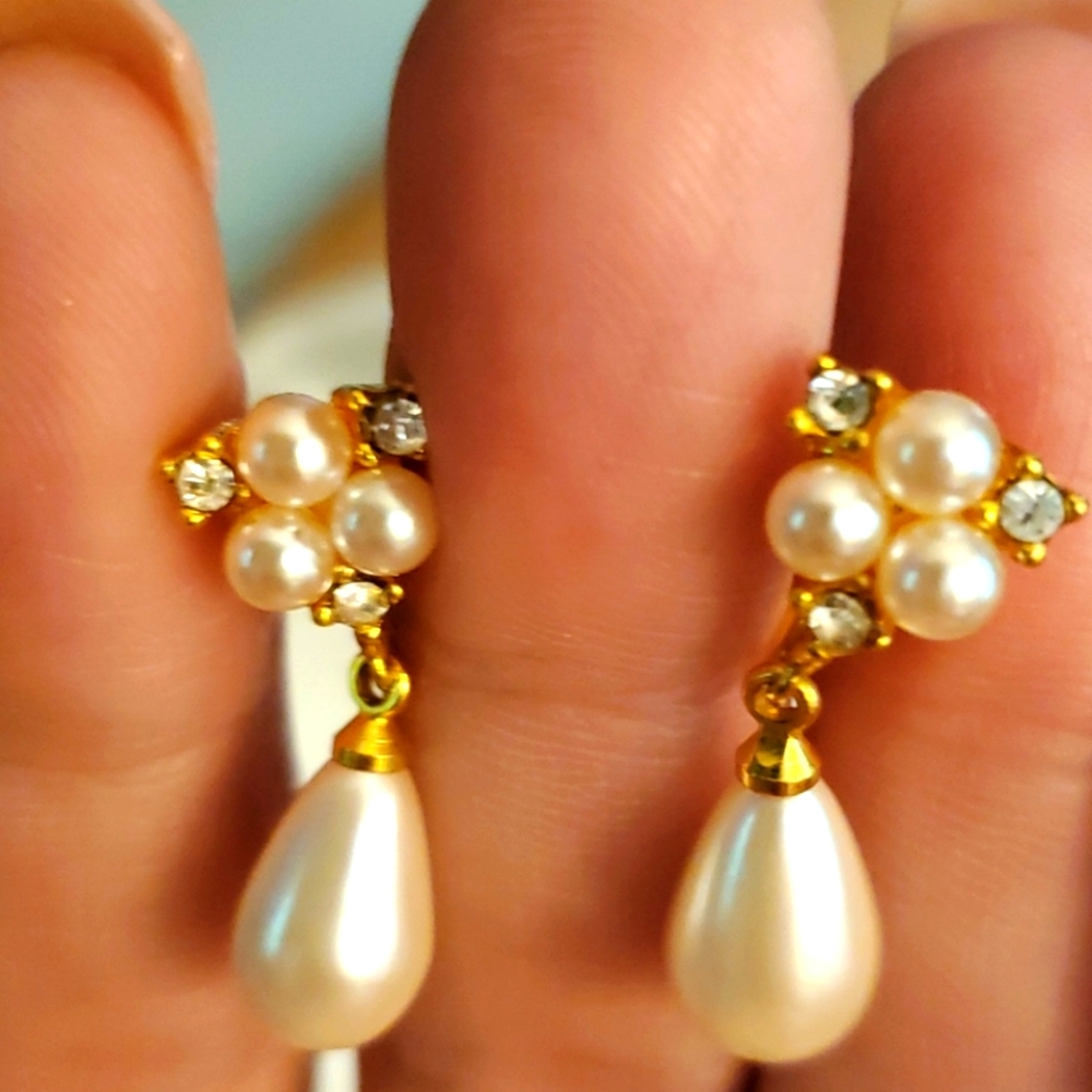 Diamond and Pearl teardrop clip on earrings.